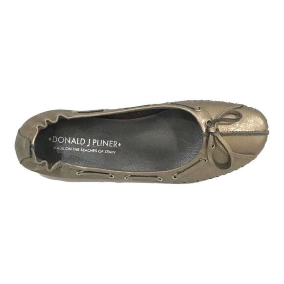 Donald J Pliner  POLLY Leather Loafer Shoes Metallic Pewter EUC SZ 7 - Picture 1 of 8